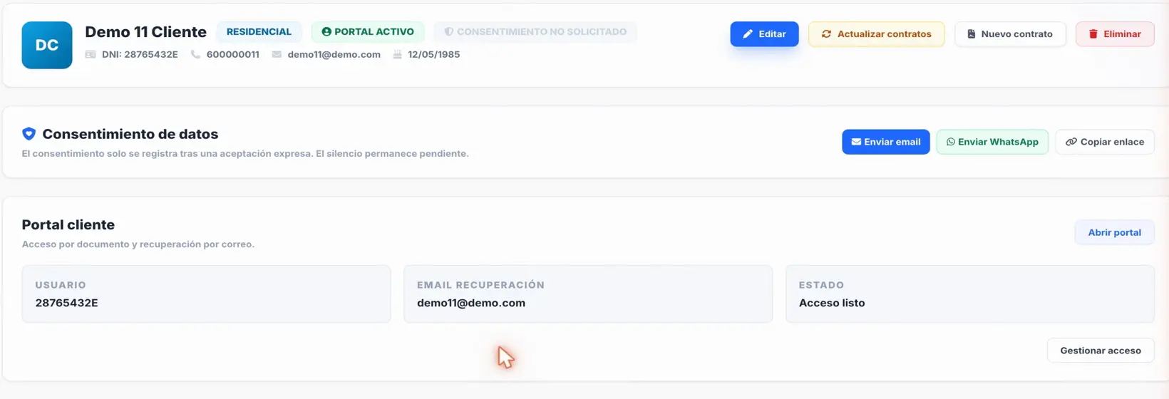 Desde la ficha del cliente, la asesoría activa su acceso al portal, ve su usuario y su correo de recuperación y gestiona el acceso